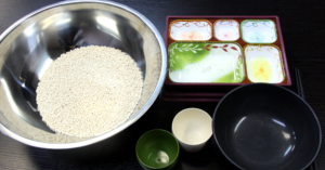 PLASHELL ペレットと各種容器・トレー